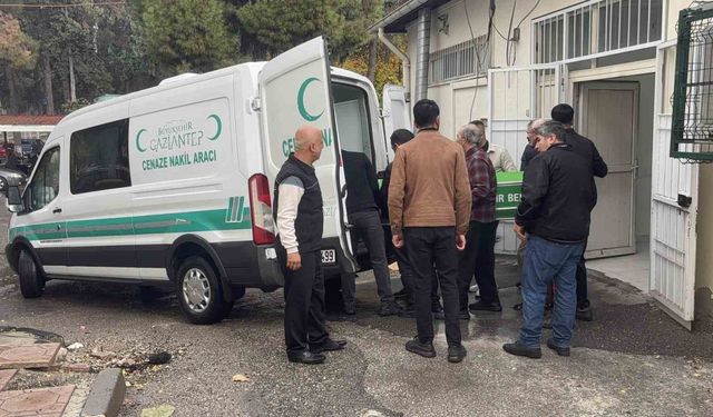 Gaziantep’te Öğretmen Otobüs Beklerken Kalp Krizi Geçirdi