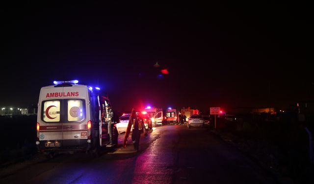 Hatay'da Otomobil Asi Nehri'ne Devrildi! 9 Kişi Yaralı