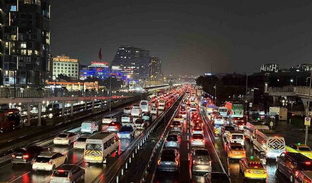 İstanbul’da trafik yoğunluğu yüzde 89’a ulaştı