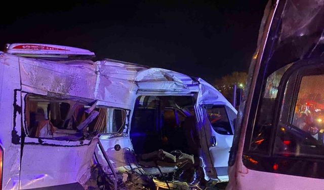 İzmir Kemalpaşa’da İşçi Servisleri Çarpıştı: 15 Yaralı