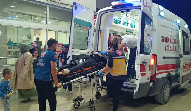 Kozan’da Kontrolden Çıkan Motosiklet Bariyerlere Çarptı