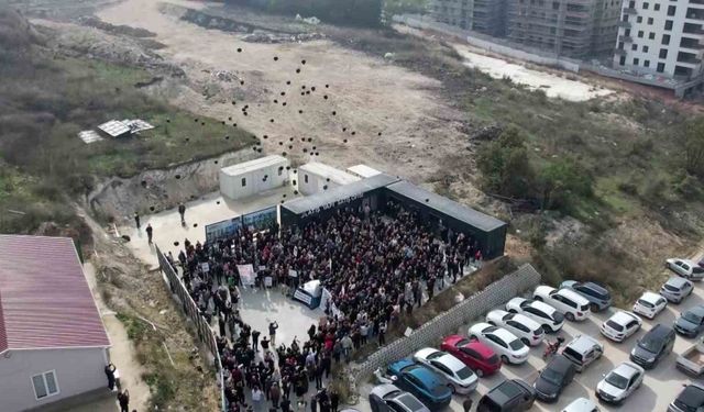 Mağdurlar gökyüzüne siyah balon bıraktı