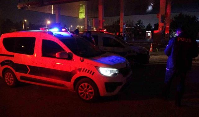 Otogar Mevkiindeki İş Yerinde Bıçaklar Çekildi