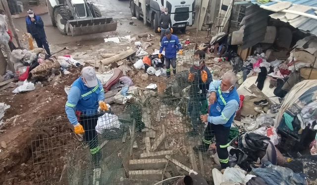 Mersin'de Korkunç Manzara: 10 Kamyon Çöp Çıktı!