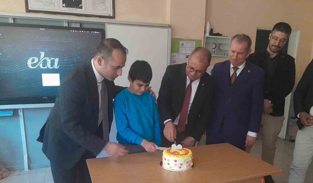 Minik Muhammed'i Protokol Üyeleri Yalnız Bırakmadı