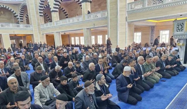 Muş İmam Şafii Camii'nde Şehitler İçin Mevlit Okutuldu