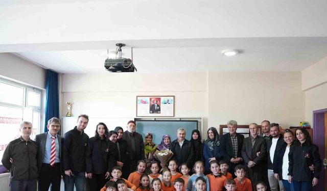 Öğretmenler Günü’nde Düzce Belediyesi’nden anlamlı kutlama