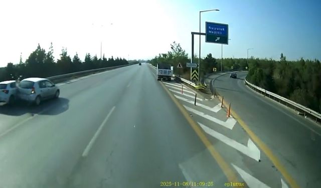 Otobanda Kâbus Gibi Kaza; Otomobil Bariyerlere Savruldu