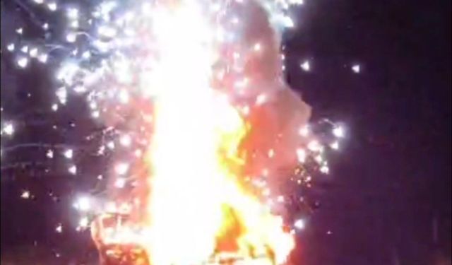 Şanlıurfa'da alev alan otomobil bomba gibi patladı