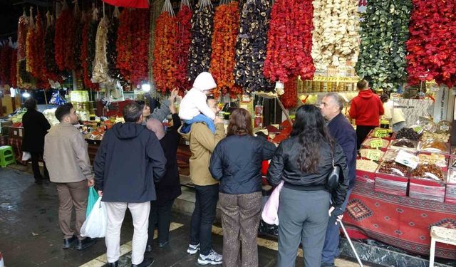 Tarihi Almacı Pazarı'nda Kış Bereketi