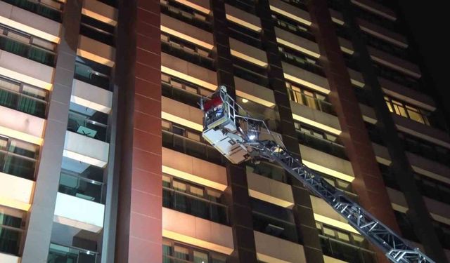 Otelin Giriş Katında Çıkan Yangın İstanbul’u Ayağa Kaldırdı