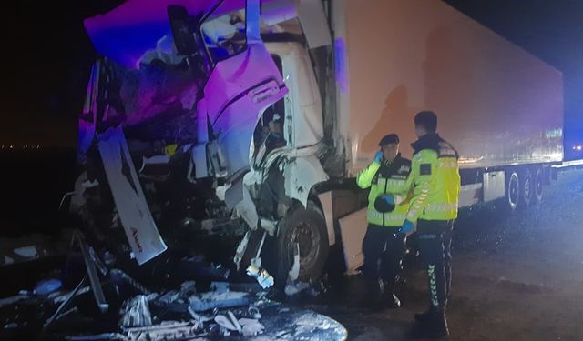 TAG Otoyolu’nda Tır Tur Otobüsüne Çarptı: 1'i Ağır 15 Yaralı