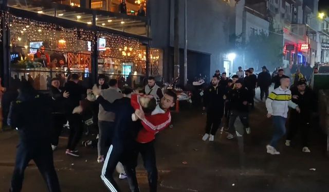 Taraftarlar mahalleyi savaş alanına çevirdi: 5 yaralı