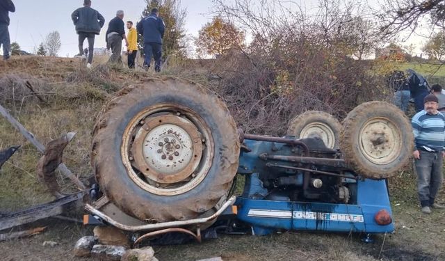 Tarla Sürerken Şarampole Devrilen Traktörün Altında Kaldı!
