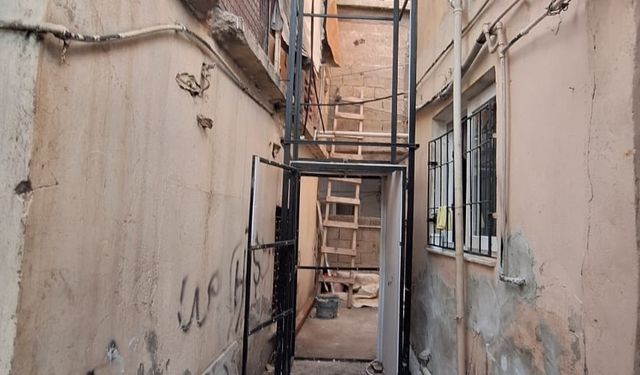 Tarsus'ta Asansörün Düşmesiyle Yaşlı Kadın Hayatını Kaybetti