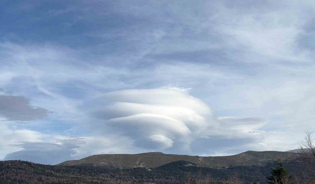 Uludağ Üzerinde Ortaya Çıkan Mercek Bulutu Büyüledi!