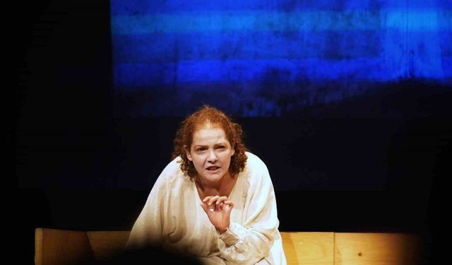 Üstün Akmen Ödüllü Oyun Beşiktaş'ta Sahnelendi