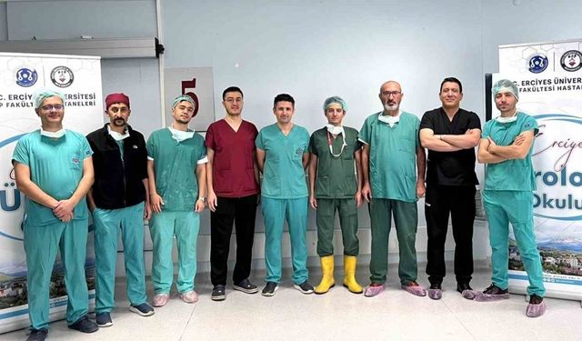 Yerli Robotik Cihaz Avisenna ile Canlı Cerrahi Deneyimi