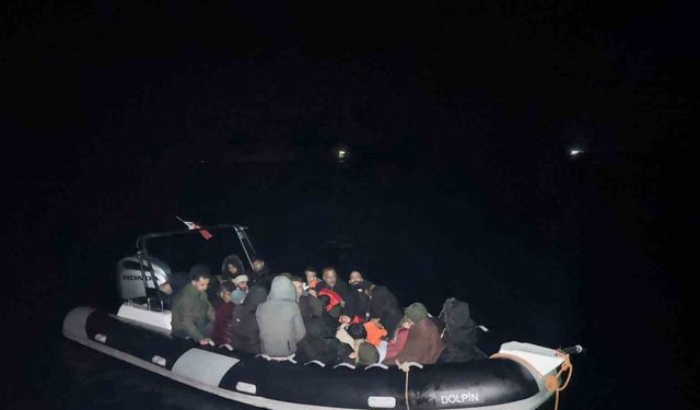 Yunanistan’ın Türk sularına geri ittiği 31 düzensiz göçmen kurtarıldı