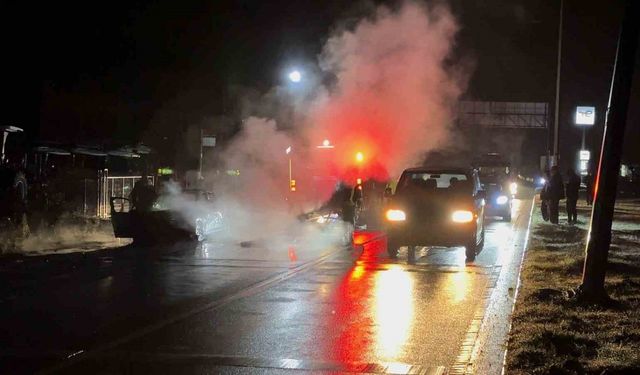 Park Halindeki Otomobil Alevlere Teslim Oldu