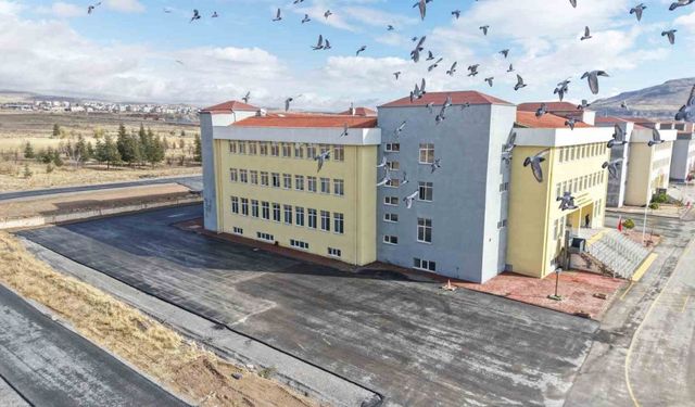 Develi’de Türkiye’de ilk ve tek akıllı sera kuruldu