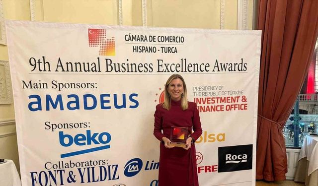 Ebru Özdemir’e İspanya’dan ‘Mesleki Liyakat Ödülü’