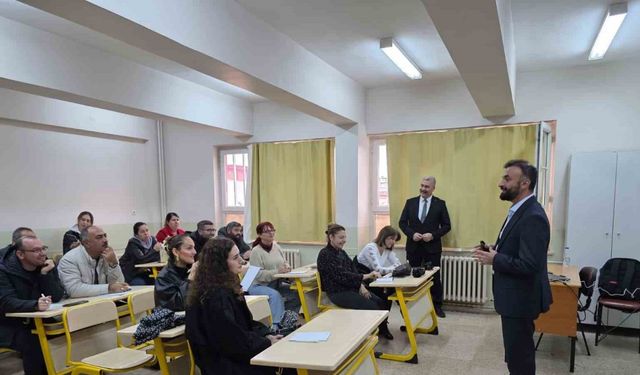 Efeler’de Öğretmenlere Topçu’nun Eğitim Felsefesi Anlatıldı