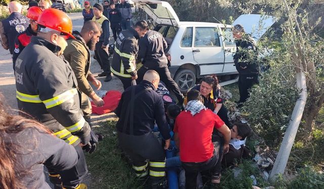 Erzin’de Kontrolden Çıkan Otomobil Bahçeye Daldı: 3 Yaralı