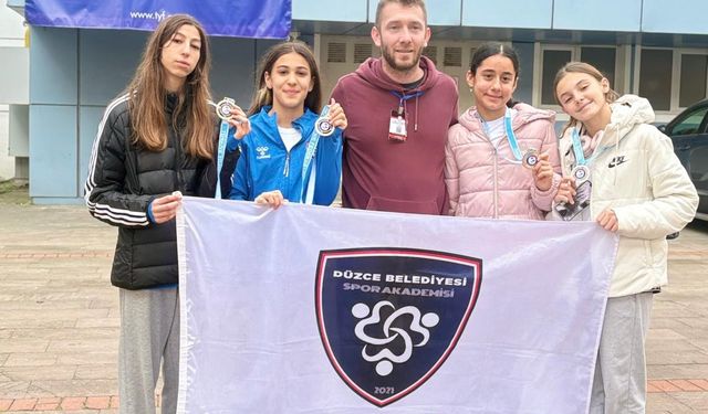 Genç Yüzücüler Türkiye Finali’nden Madalyalarla Döndü