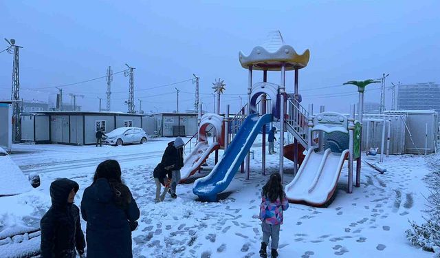 Hatay Beyaza Büründü: İki İlçede Okullar Tatil