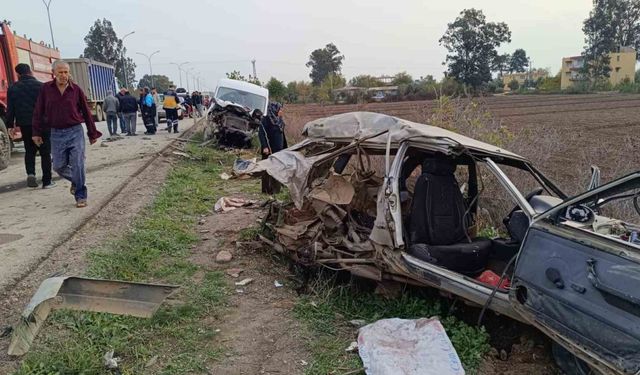 Hatay’da Korkunç Kaza: Otomobil Demir Yığınına Döndü