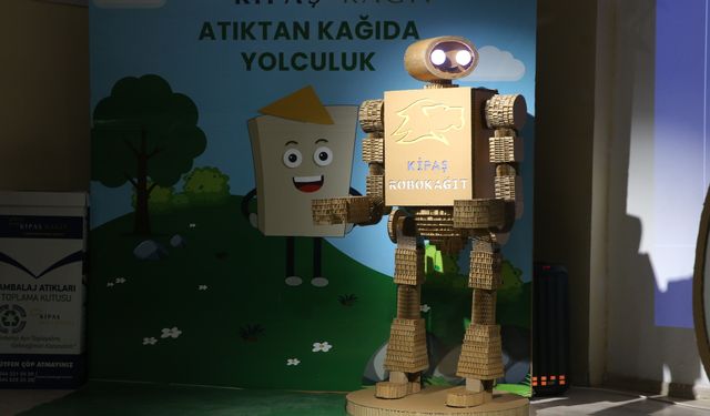 Kahramanmaraş Şiveli Karton Robot Öğrencileri Mest Etti