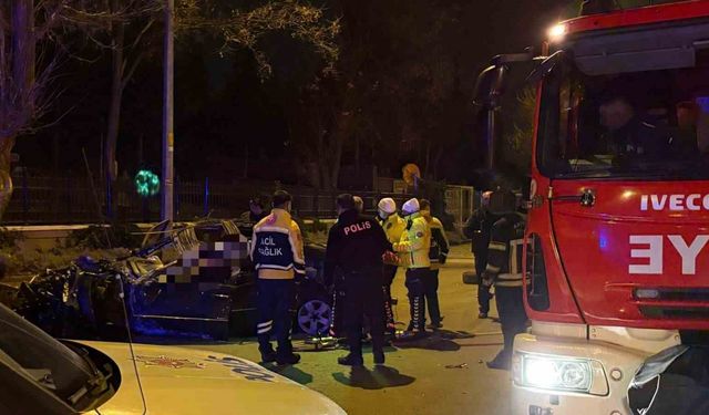 Kaldırıma çarpan otomobil 200 metre savruldu