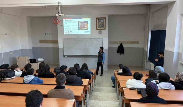 KBÜ’de internet bilinci ve siber riskler anlatıldı