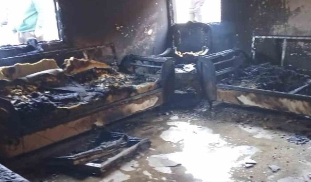 Korkutan Ev Yangını: Alevler Mahalleliyi Sokağa Döktü