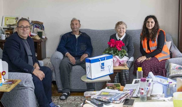 Kuşadası'nda Engelli Osman amcaya anlamlı ziyaret