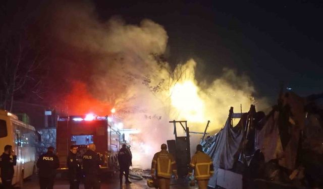 Osmangazi’de gece saatlerinde yangın paniği: 1 yaralı