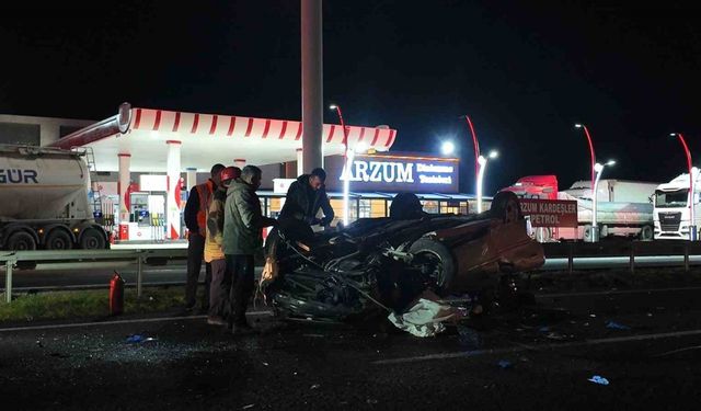 Otomobil tıra arkadan çarpıp takla attı