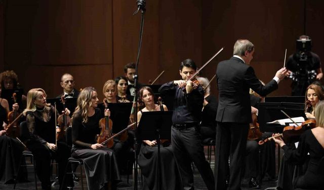 Robert Lakatos ve Alfonso Scarano Sahnede