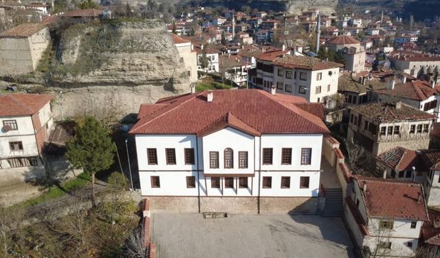 Safranbolu’nun şehir hafızası rüştiye mektebinde sergileniyor