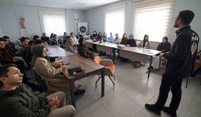 Sahte Mesaj Ve Linklere Karşı Bilinçli Gençlik Buluşması