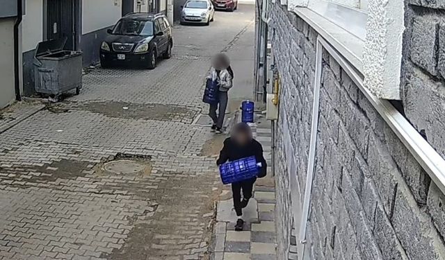 Şaşırtan Hırsızlık: İki Çocuk Apartman Önünden Damacana Çaldı