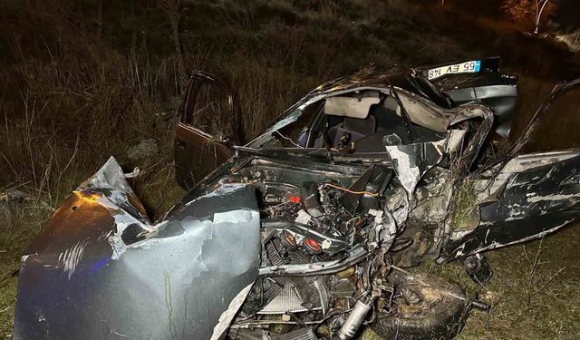 İzmir-Uşak Karayolu'nda Can Pazarı: 2 Ölü, 1 Yaralı