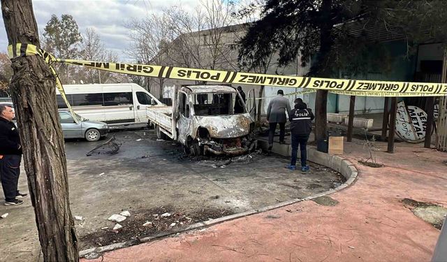 Yunusemre’de Araç Yangını Sonrası Acı Tablo