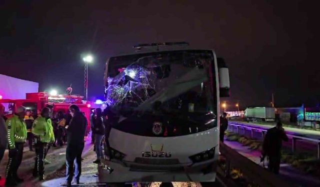 Zincirleme kaza: Jandarma ve mahkumlarında olduğu 23 yaralı