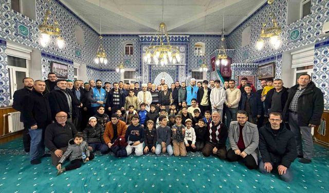 Kırka’da Aileler Camide Bir Araya Geldi