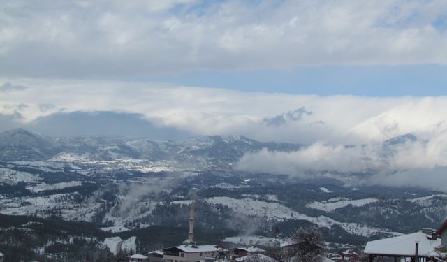 Aladağ’da Dondurucu Soğuk ve Kar Yağışı Etkili