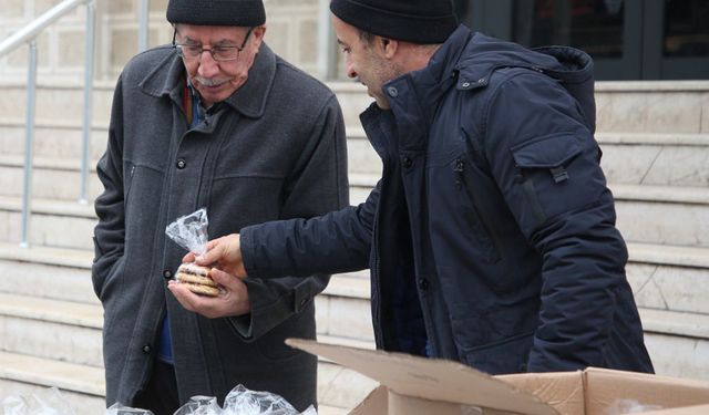 Beypazarı’nda Miraç Kandili'nde Binlerce Simit Dağıtıldı