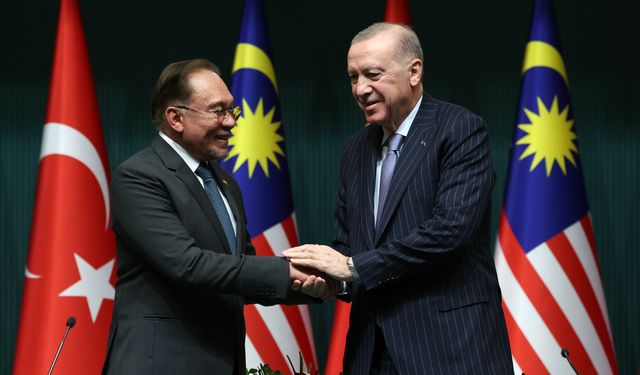 Cumhurbaşkanı Erdoğan’dan, Malezya Başbakanı İbrahim’e Cumhuriyet Nişanı!