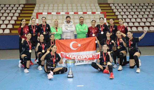 Kepez’in Yıldızları Türkiye Şampiyonu: 10’da 10 Yaptılar!